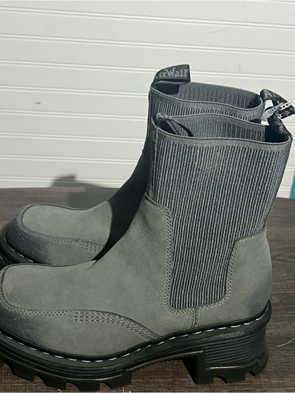 NWOT Dr. Martens Corran Chelsea Women Gray Waxy Suede Platform Boots Size 11